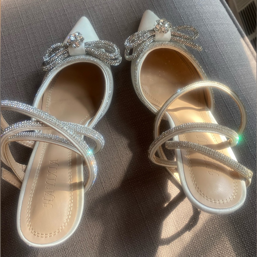 Satin high heel, double bow rhinestone heel. Great for engagement, wedding, etc - Picture 5 of 8